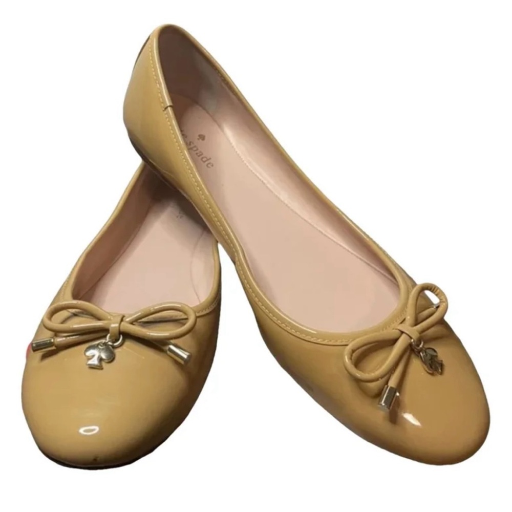 Kate Spade Willa ballet flat in size 10.5, camel color, patent leather.